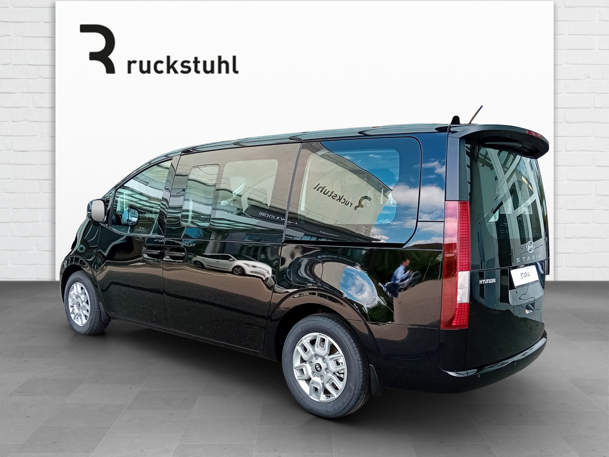 Hyundai Staria Wagon 1.6 GDi HEV Amplia