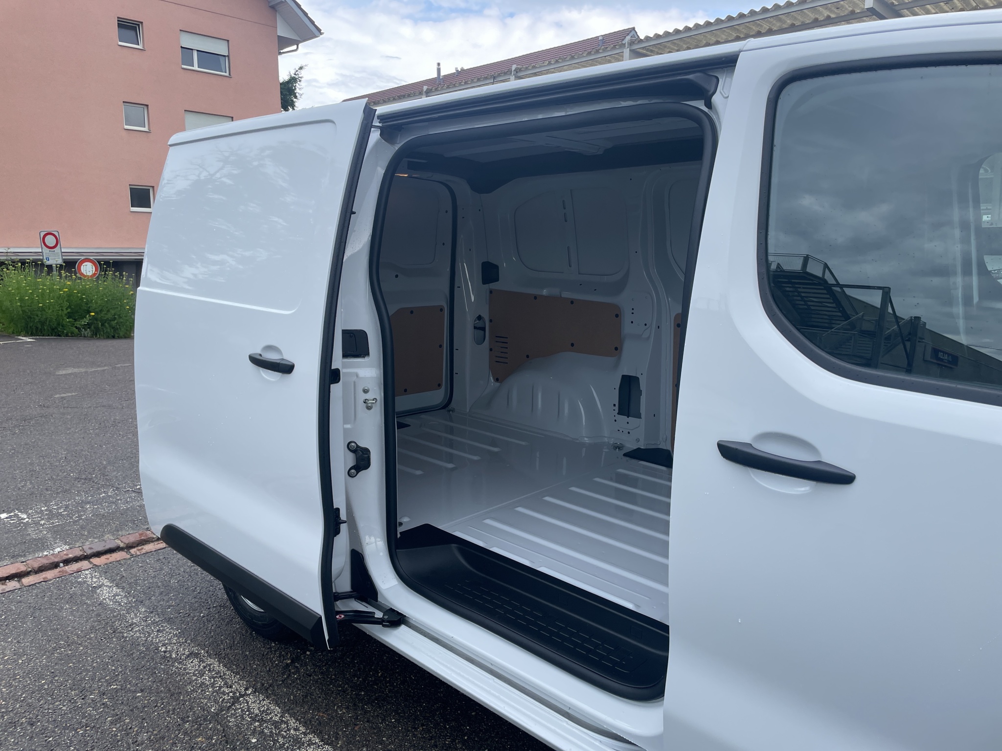 Opel Vivaro-e Cargo 75kWh
