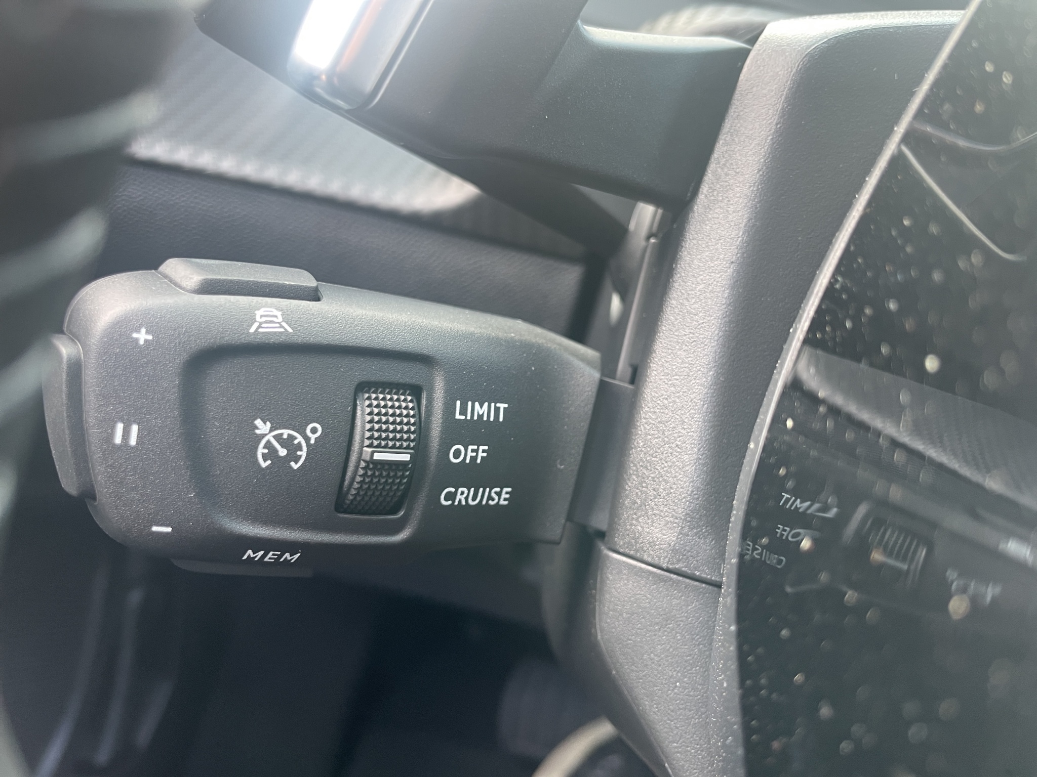 Peugeot 2008 1.2 Hybrid Allure Premium