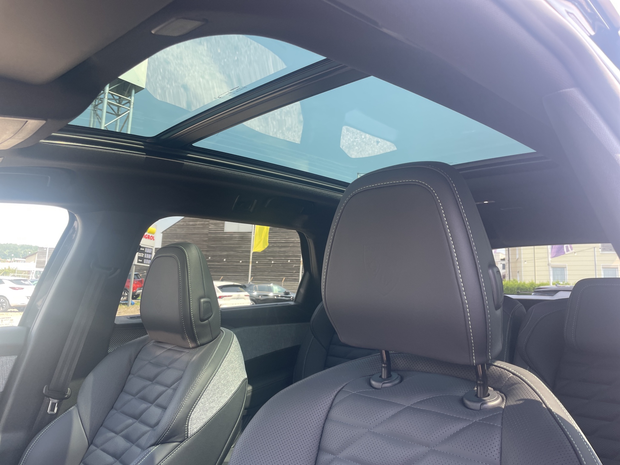 Peugeot 5008 e-Launch Edition AWD