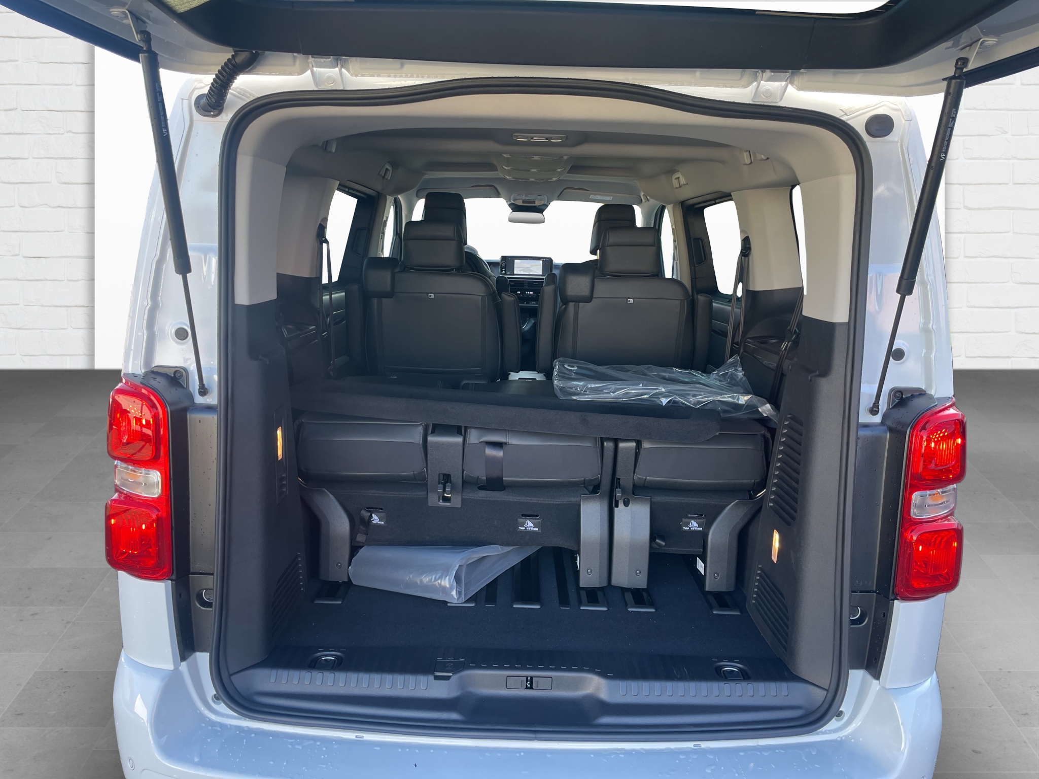 Peugeot Traveller Standard 2.2 BlueHDi 180 Business VIP S/S