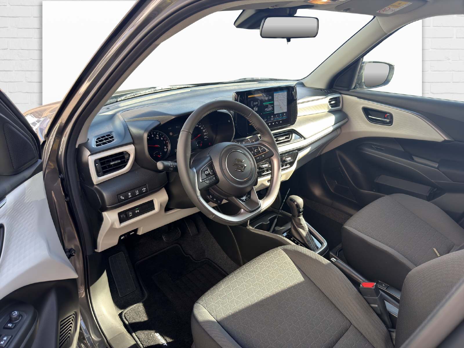 Suzuki Swift 1.2 Sakura Top Hybrid