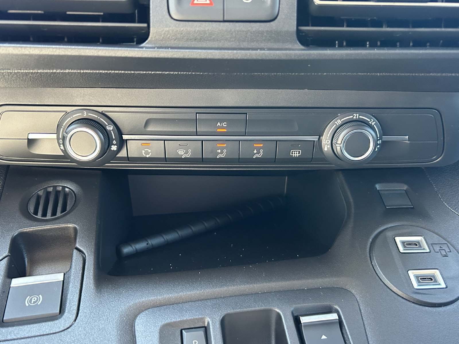 Peugeot e-Partner Kaw. 800 Standard 50 kWh